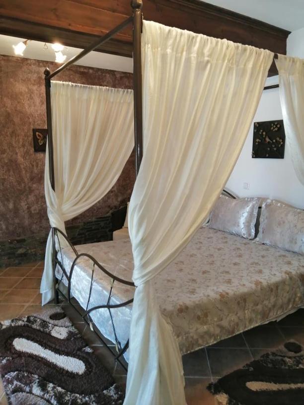 Guesthouse Athanasiou Като-Лутраки Экстерьер фото